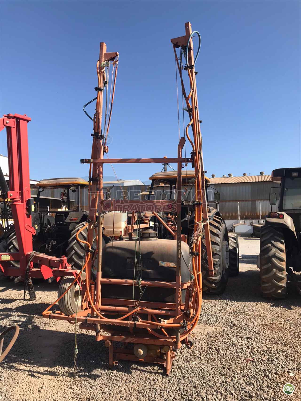PULVERIZADOR JACTO CONDOR 800 M12 Arrasto Regional Tratores - Valtra PATROCINIO MINAS GERAIS MG